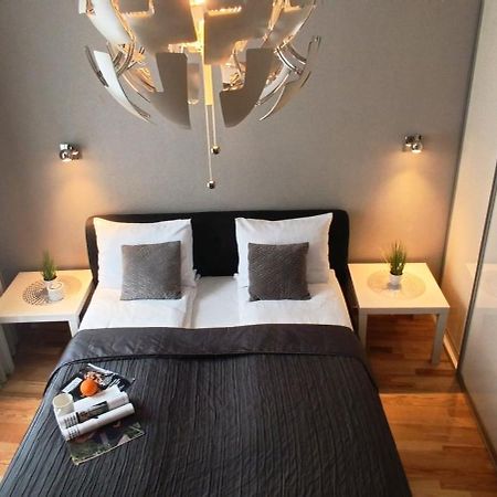 ריגה Old Town 2 Bedroom Apartment Near Dome Square & Scenic Waterfront מראה חיצוני תמונה
